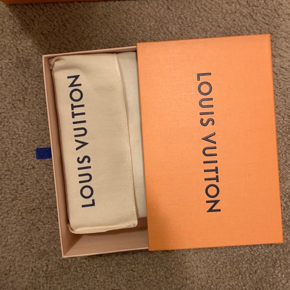 Louis Vuitton purse - Picture 3 of 5